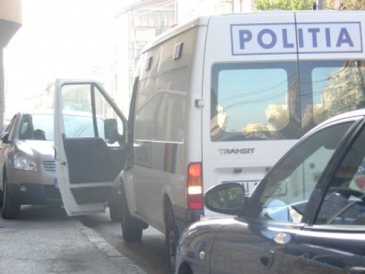 Prinşi în flagrant la furat